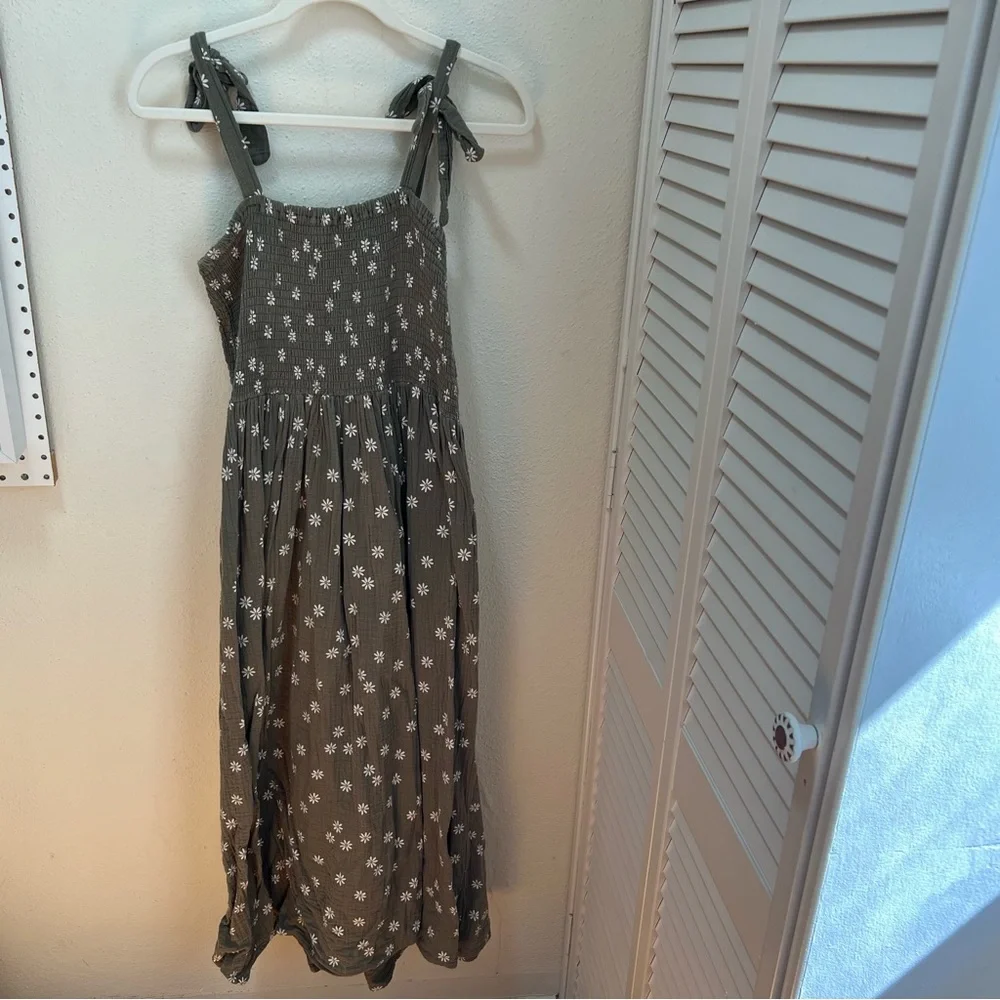 Rylee + Cru smocked dress - Picture 2 of 11